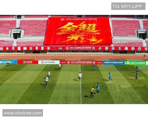 足球赛事激烈角逐 世界杯预选赛关键战役掀起全民热潮